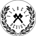 Das Valbell Design Logo beinhaltet einen Kranz aus unserem Lieblingsholz, der Eiche und zwei gekreuzte Zimmermannsbeile